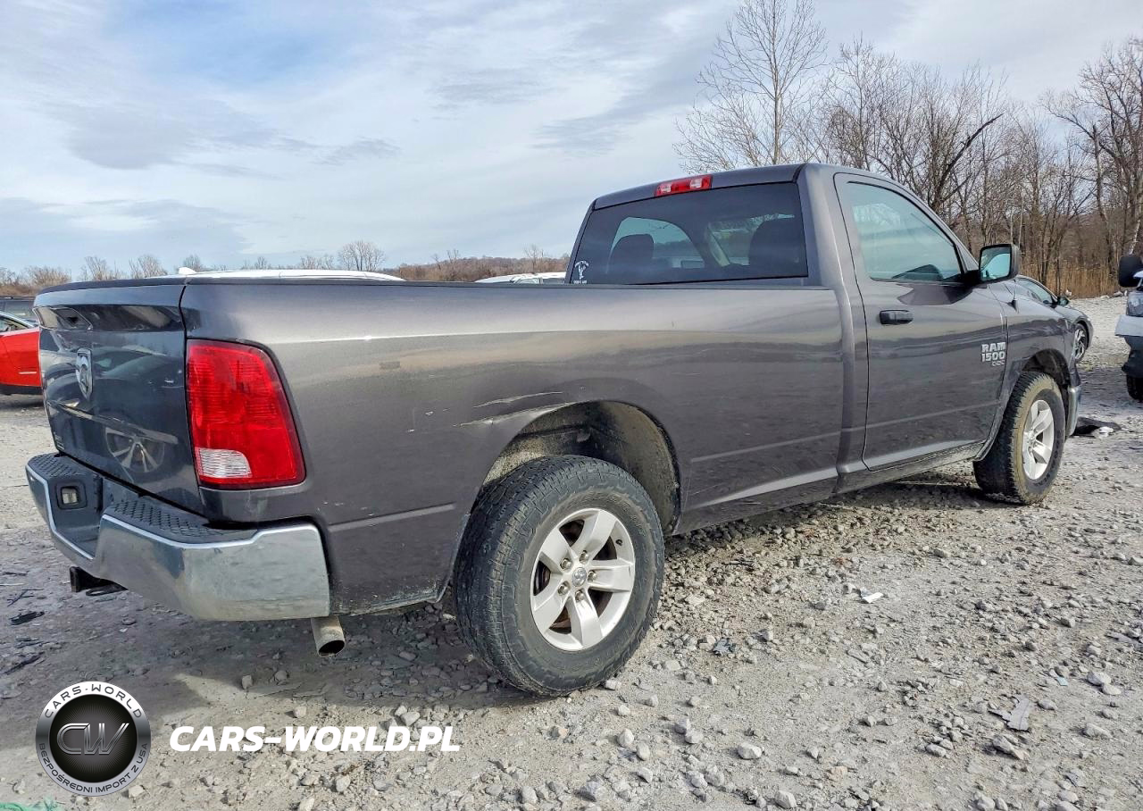2019 Ram 1500 Classic Tradesman VIN:3C6JR6DG0KG500640 - 3