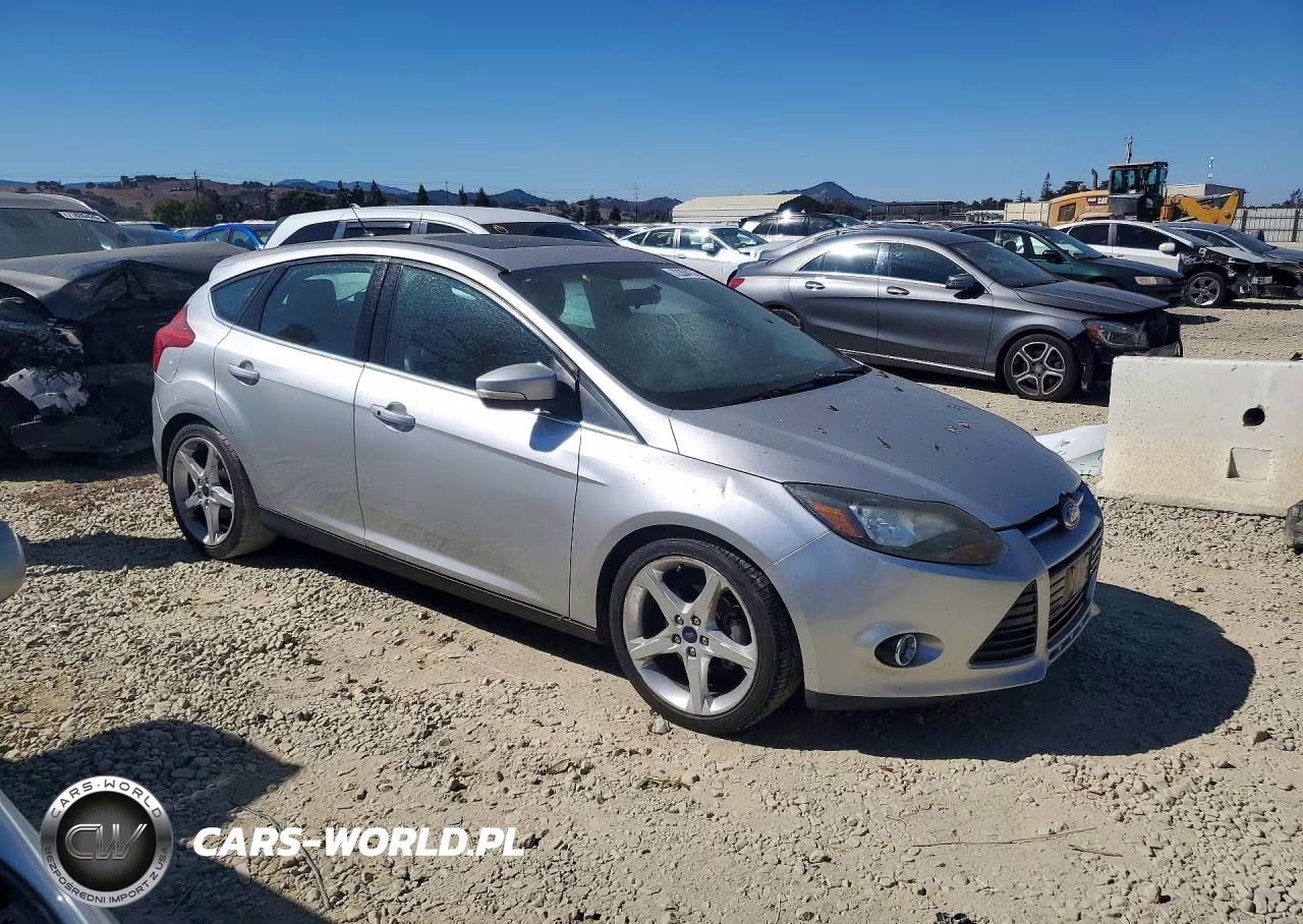 2013 Ford Focus Titanium VIN:1FADP3N2XDL370343 - 4