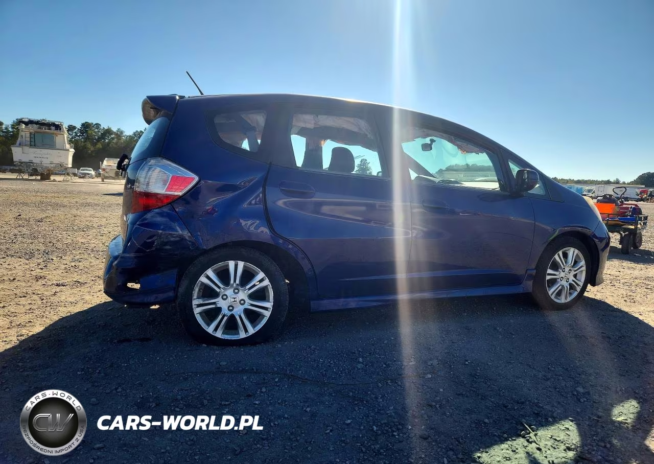 2011 Honda Fit Sport VIN:JHMGE8H56BC019621 - 3