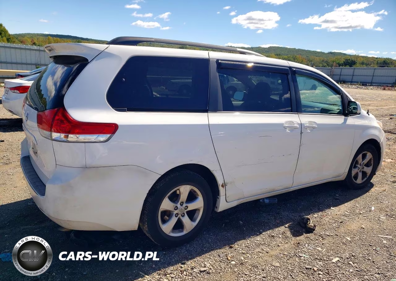 2014 Toyota Sienna Le VIN:5TDKK3DC7ES464190 - 3