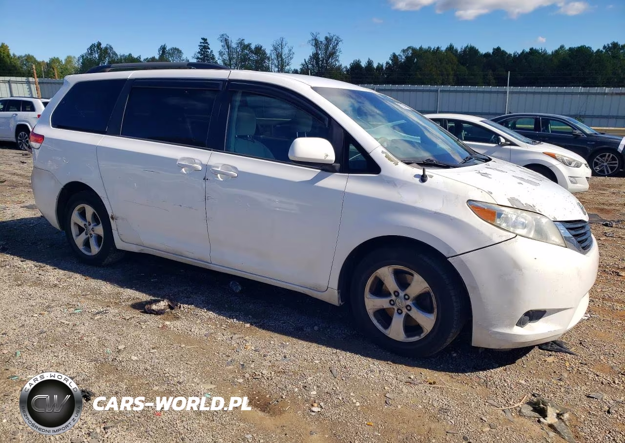 2014 Toyota Sienna Le VIN:5TDKK3DC7ES464190 - 4