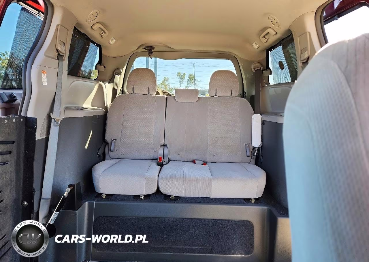 2017 Toyota Sienna Le VIN:5TDKZ3DC1HS827177 - 10