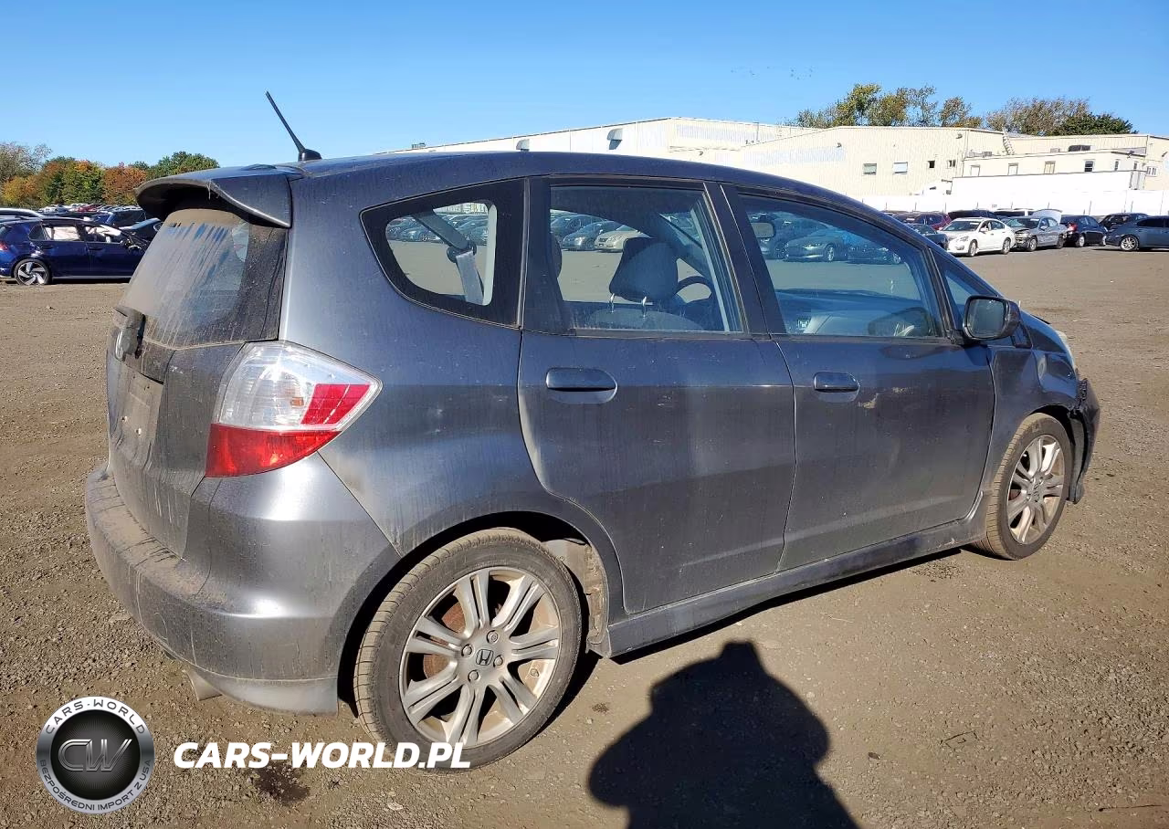 2011 Honda Fit Sport VIN:JHMGE8G51BC011430 - 3