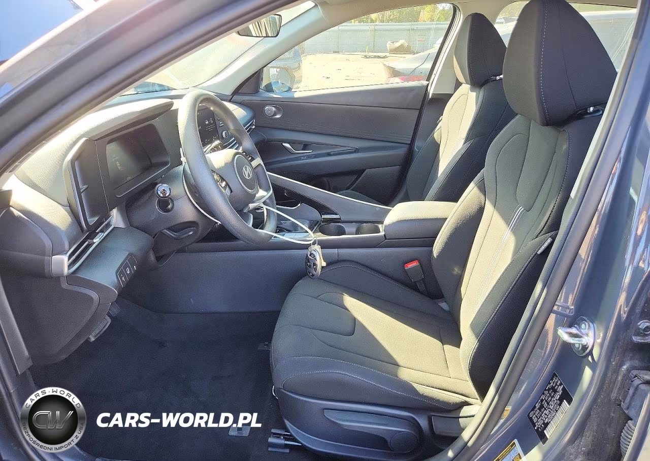 2026 Hyundai Elantra Hybrid Blue VIN:KMHLM4DJ8TU209135 - 7