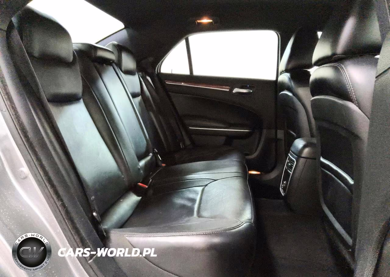 2014 Chrysler 300 VIN:2C3CCAAG3EH171404 - 10