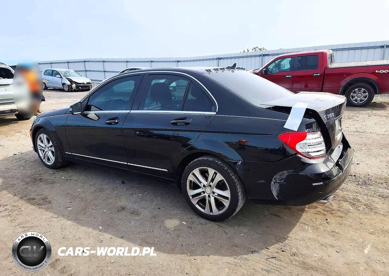 2013 Mercedes-Benz C 300 4Matic VIN:WDDGF8AB8DA820828 - 2