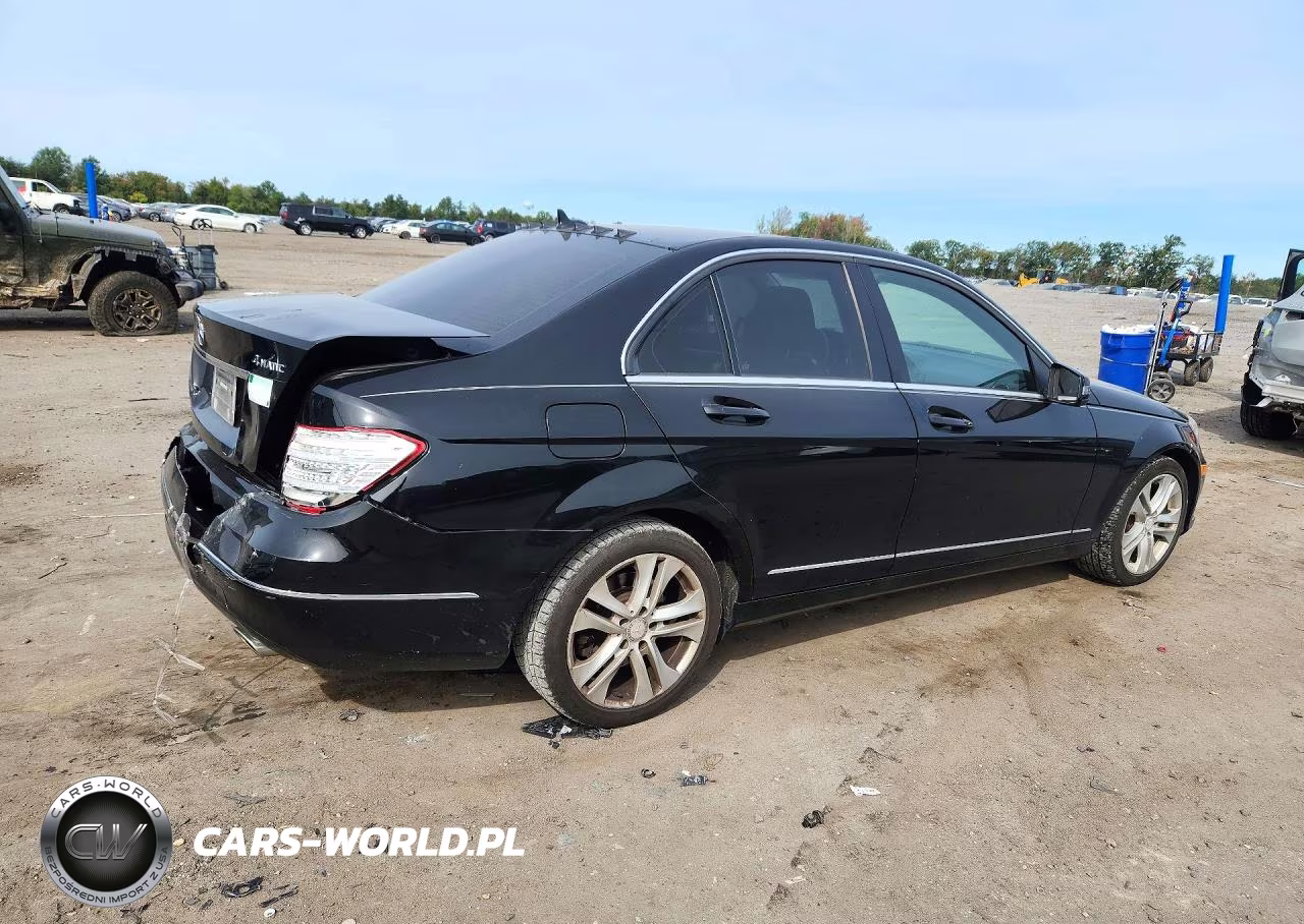 2013 Mercedes-Benz C 300 4Matic VIN:WDDGF8AB8DA820828 - 3
