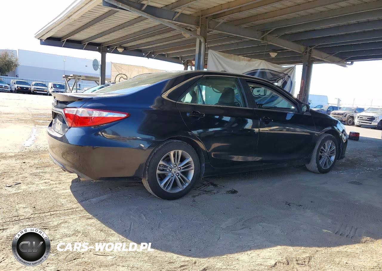 2015 Toyota Camry Se VIN:4T1BF1FK3FU052015 - 3