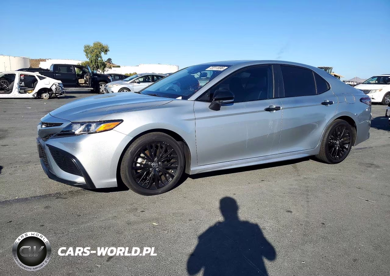 2022 Toyota Camry Hybrid Se Nightshade – zdjęcie 1 z 12