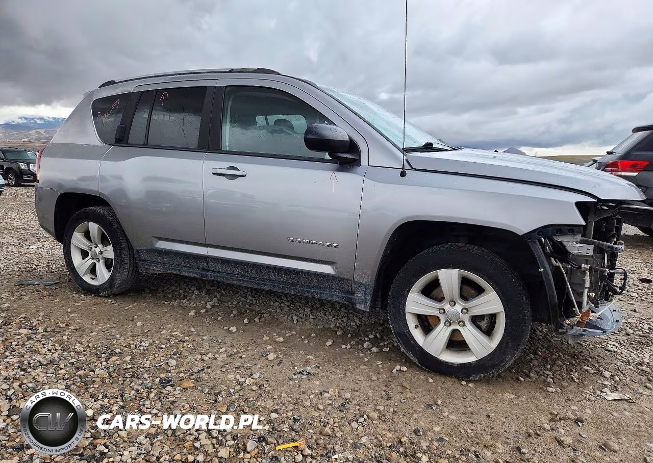 2016 Jeep Compass Sport VIN:1C4NJCBA8GD634203 - 4