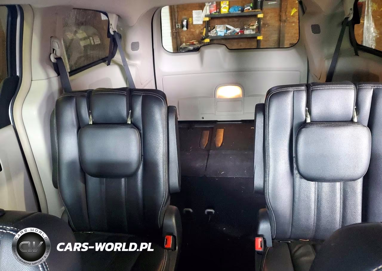 2012 Chrysler Town & Country Touring VIN:2C4RC1BG7CR299575 - 10