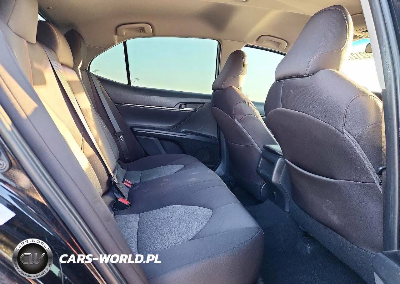 2018 Toyota Camry Le VIN:4T1B11HK1JU129307 - 10