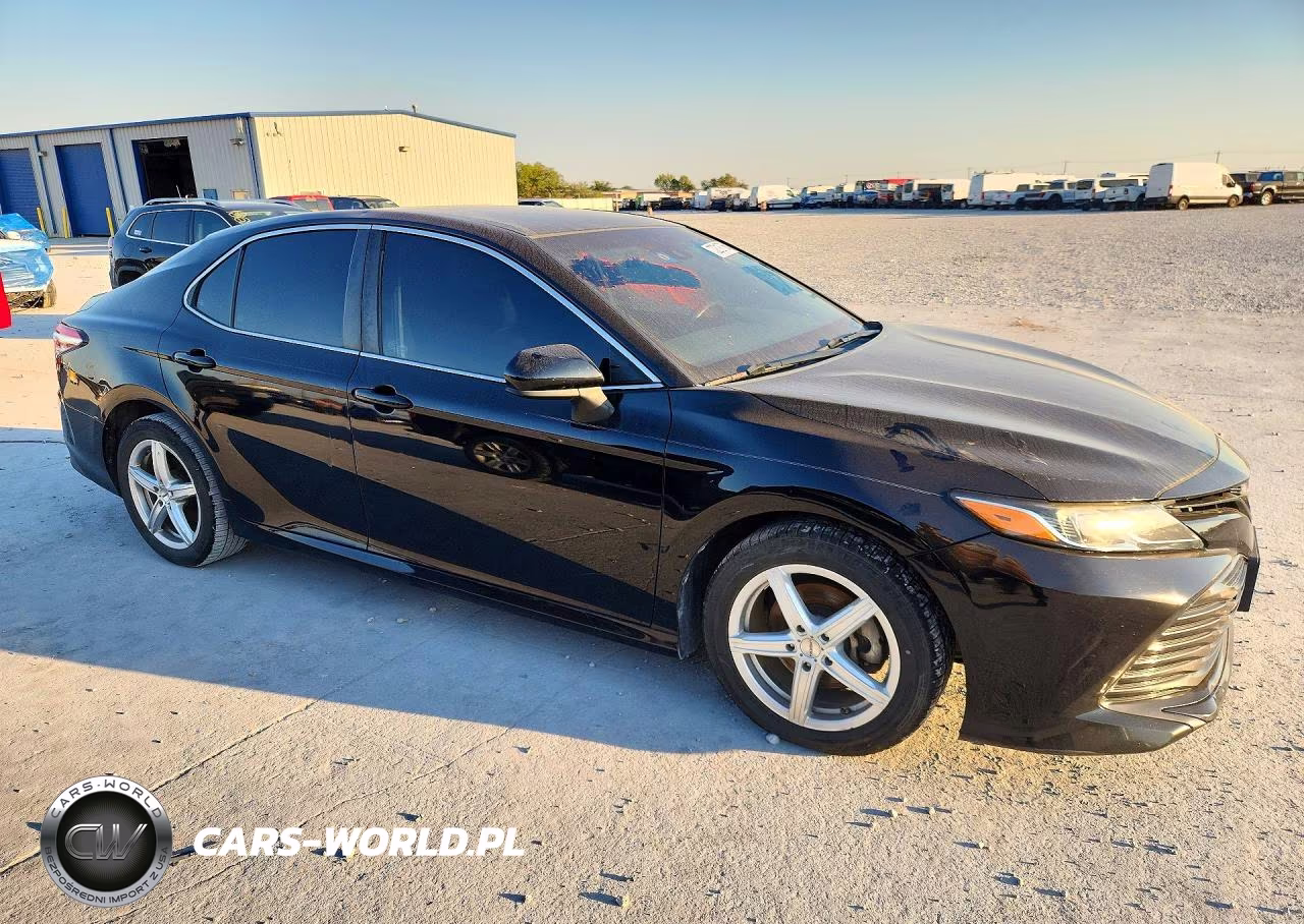 2018 Toyota Camry Le VIN:4T1B11HK1JU129307 - 4