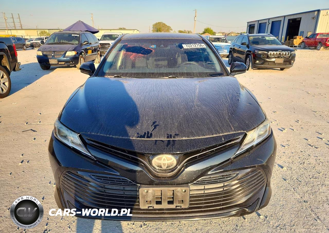 2018 Toyota Camry Le VIN:4T1B11HK1JU129307 - 5