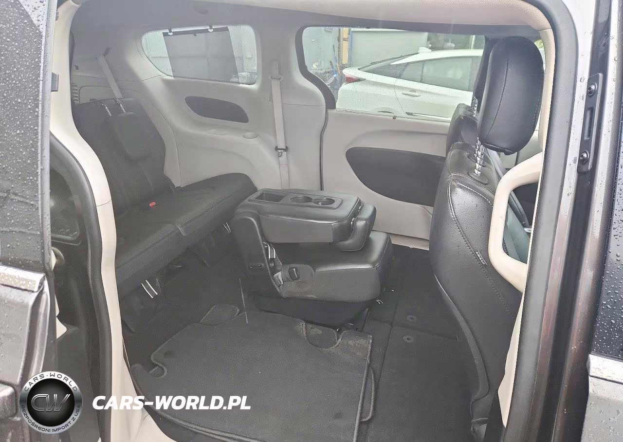 2018 Chrysler Pacifica Touring L VIN:2C4RC1BG1JR352834 - 11