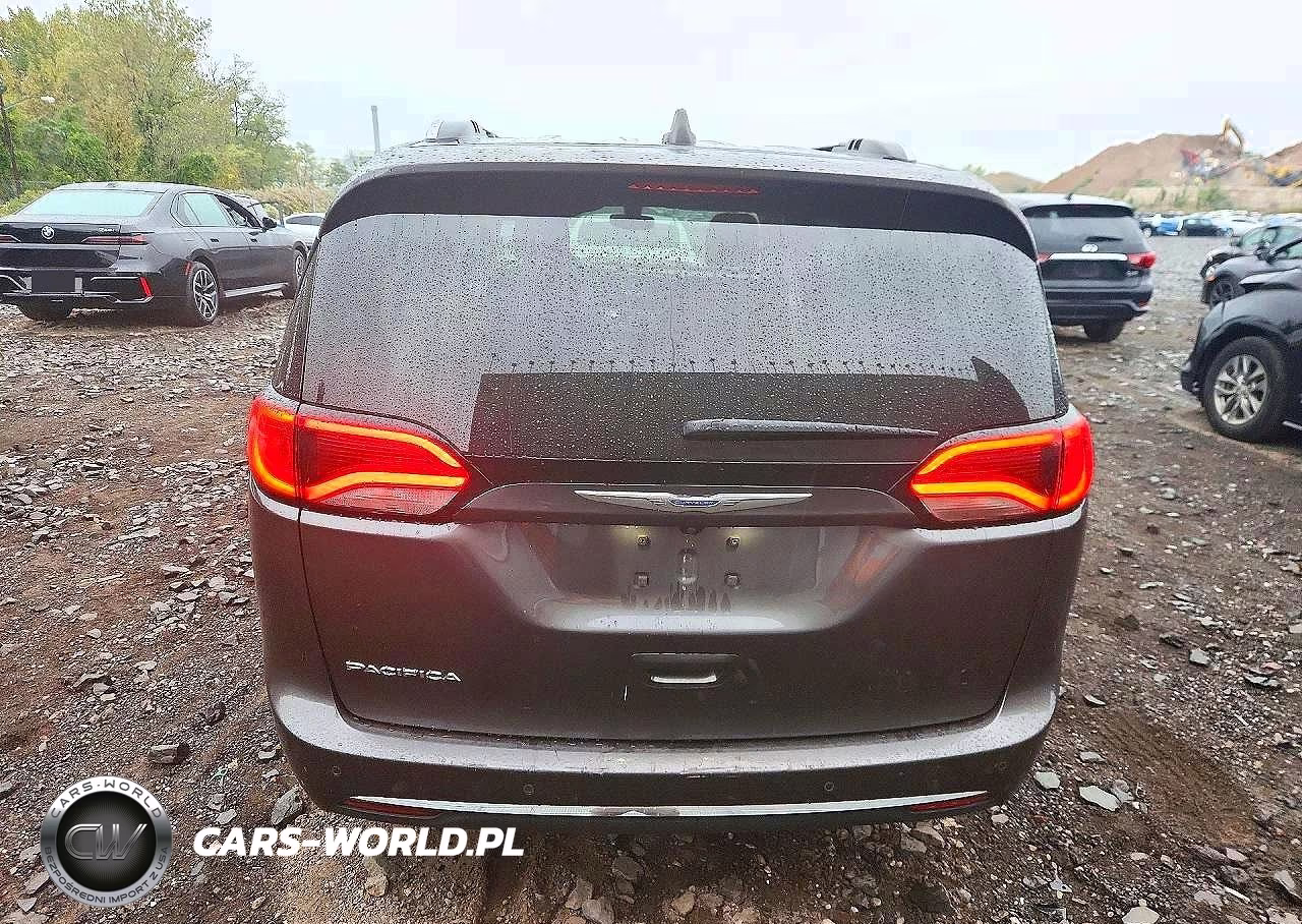 2018 Chrysler Pacifica Touring L VIN:2C4RC1BG1JR352834 - 6