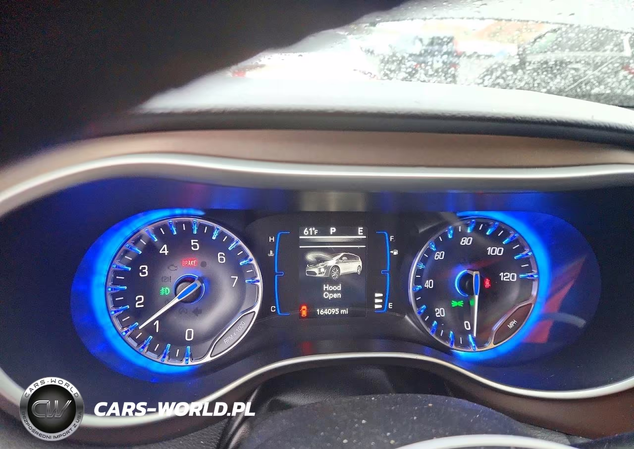 2018 Chrysler Pacifica Touring L VIN:2C4RC1BG1JR352834 - 9