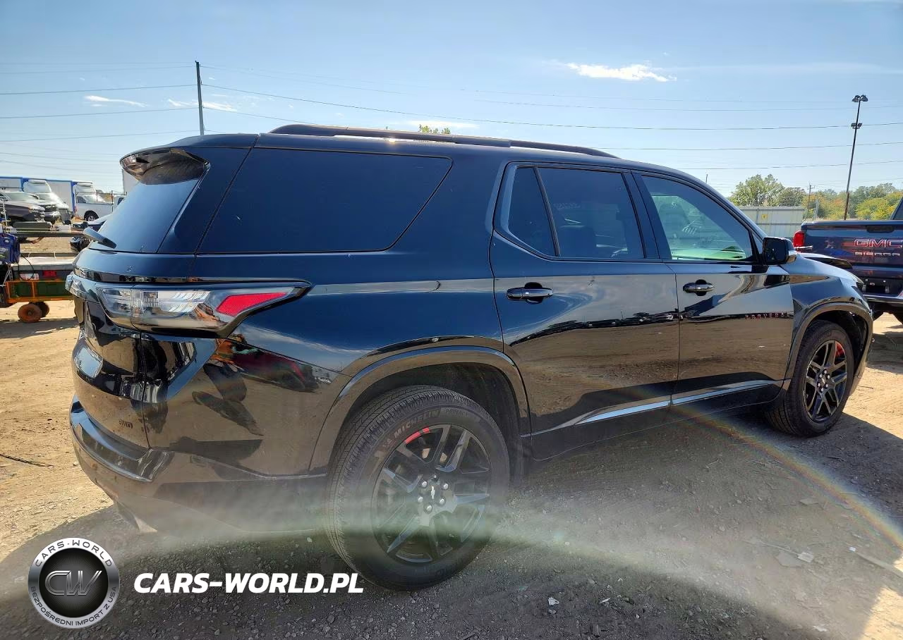 2018 Chevrolet Traverse Premier VIN:1GNEVJKW8JJ206524 - 3