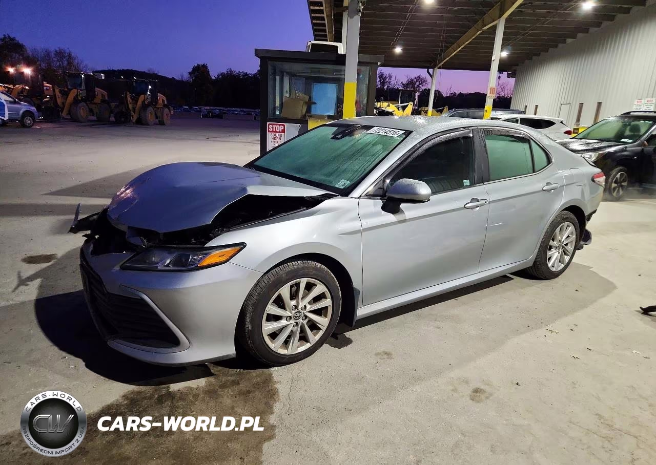 2023 Toyota Camry Le – zdjęcie 1 z 13