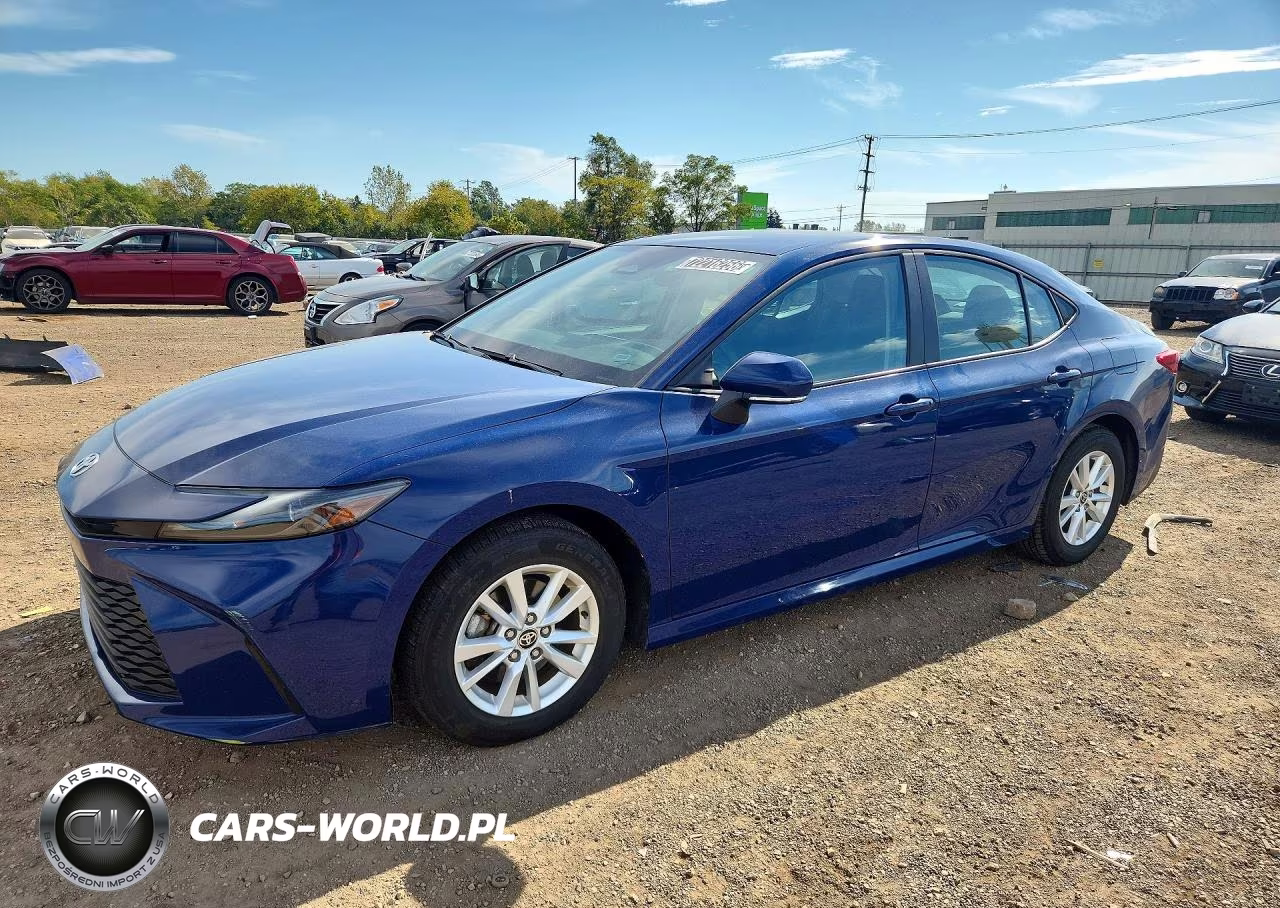 2025 Toyota Camry Le – zdjęcie 1 z 12