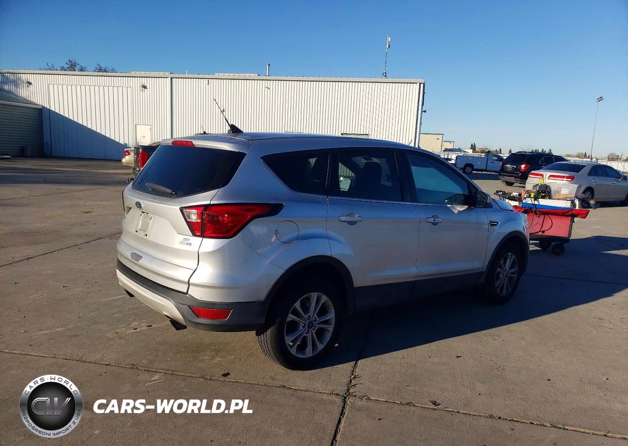 2019 Ford Escape Se VIN:1FMCU9GDXKUB64331 - 3