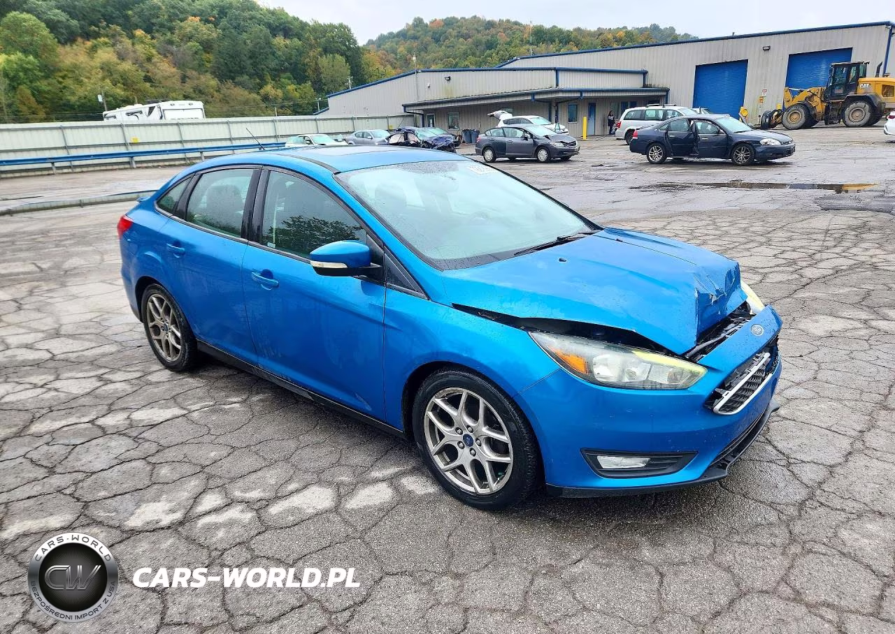 2015 Ford Focus Se VIN:1FADP3F23FL346662 - 4