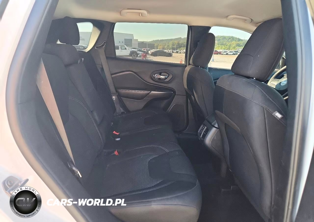 2020 Jeep Cherokee Latitude VIN:1C4PJLCB7LD601252 - 11
