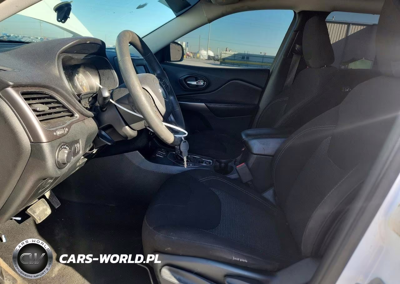 2020 Jeep Cherokee Latitude VIN:1C4PJLCB7LD601252 - 7