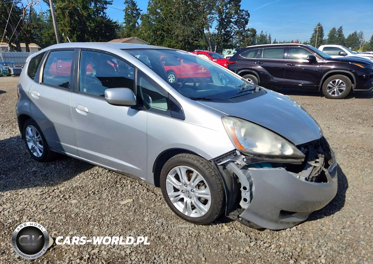 2011 Honda Fit Sport VIN:JHMGE8H53BC011587 - 4