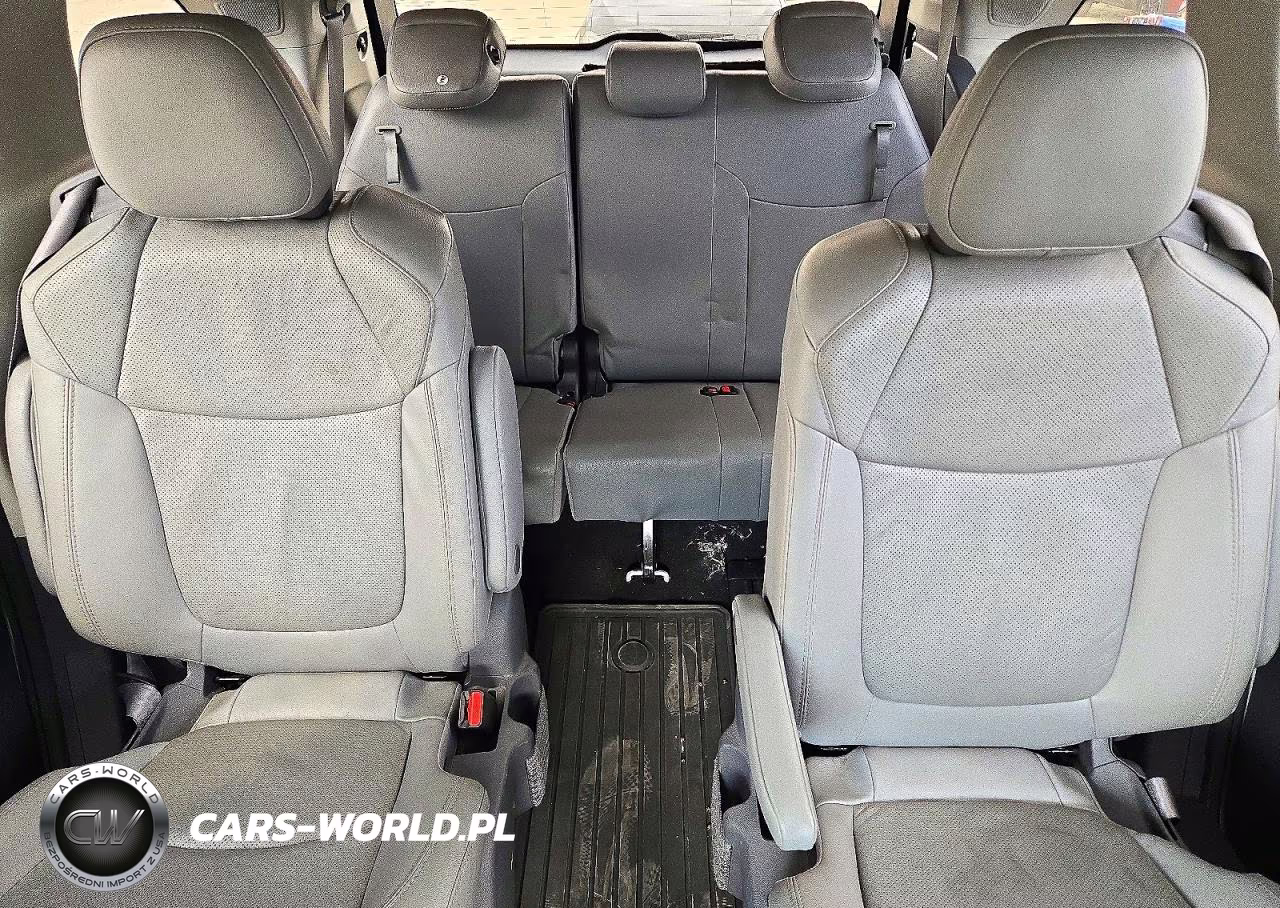 2021 Toyota Sienna Limited 7-Passenger VIN:5TDZRKEC8MS029289 - 10