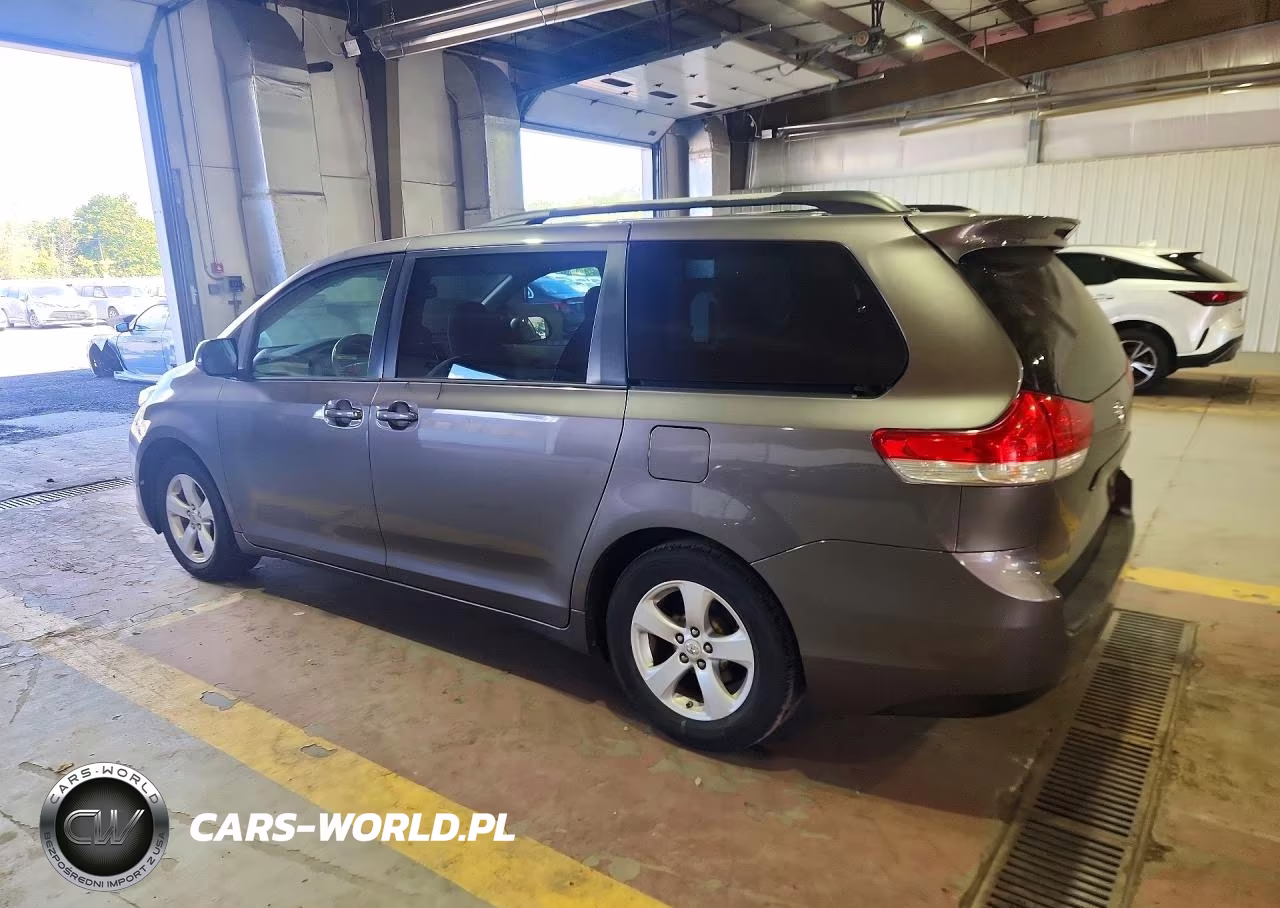2011 Toyota Sienna Le VIN:5TDKK3DC4BS049257 - 2