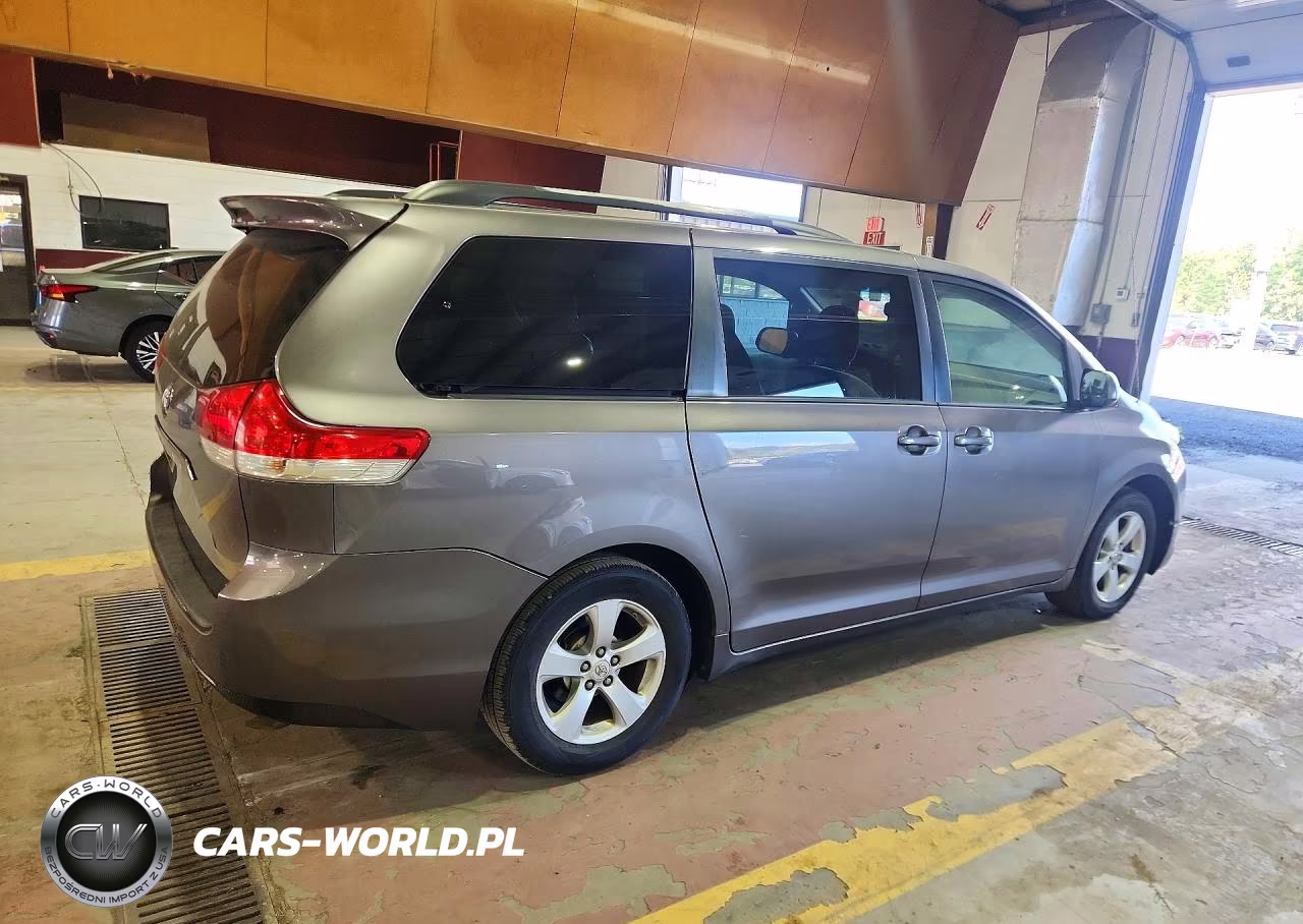2011 Toyota Sienna Le VIN:5TDKK3DC4BS049257 - 3