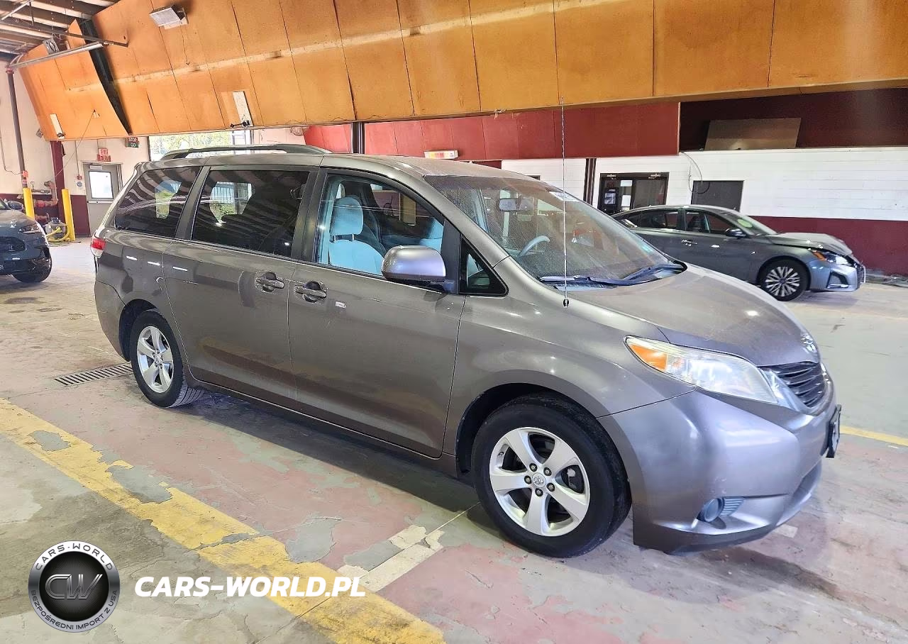 2011 Toyota Sienna Le VIN:5TDKK3DC4BS049257 - 4