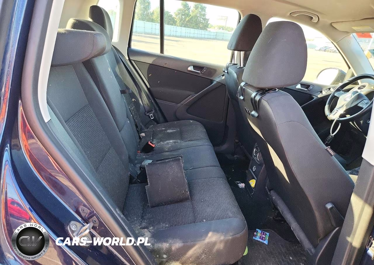 2015 Volkswagen Tiguan S VIN:WVGAV7AX1FW611828 - 11
