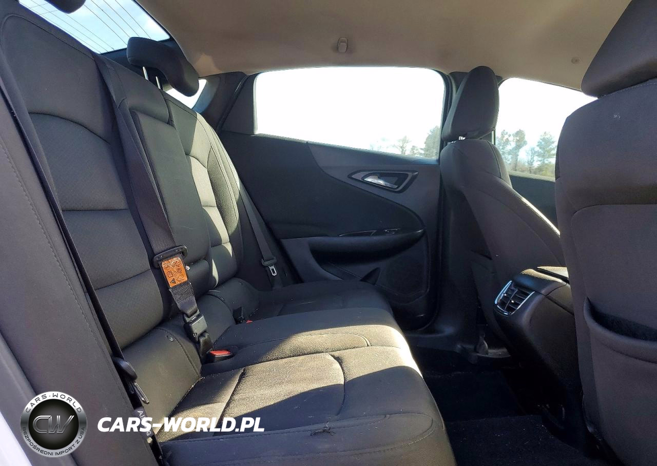 2018 Chevrolet Malibu Lt VIN:1G1ZD5ST9JF137025 - 10