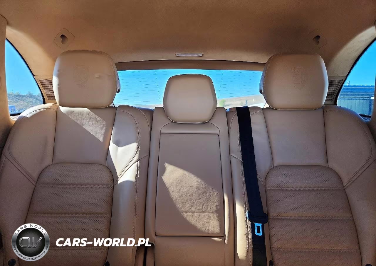 2012 Porsche Cayenne Turbo VIN:WP1AC2A27CLA84701 - 10