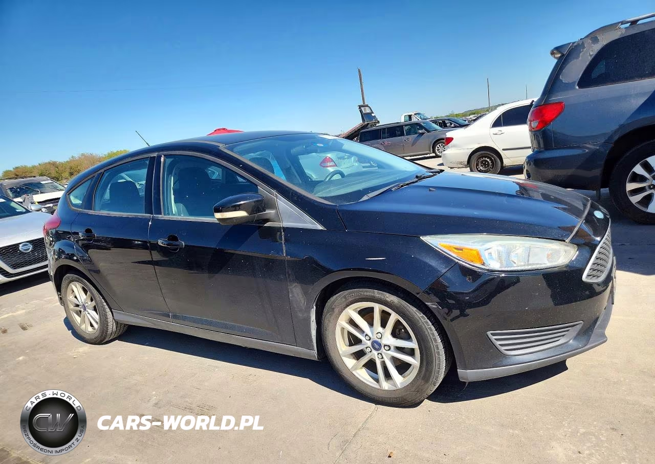 2017 Ford Focus Se VIN:1FADP3K29HL216846 - 4
