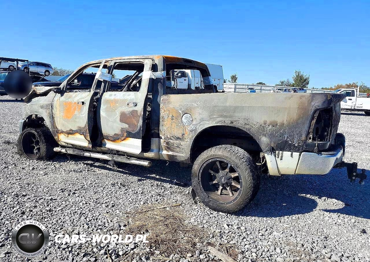2015 Ram 2500 Laramie VIN:3C6UR5FL8FG623769 - 2