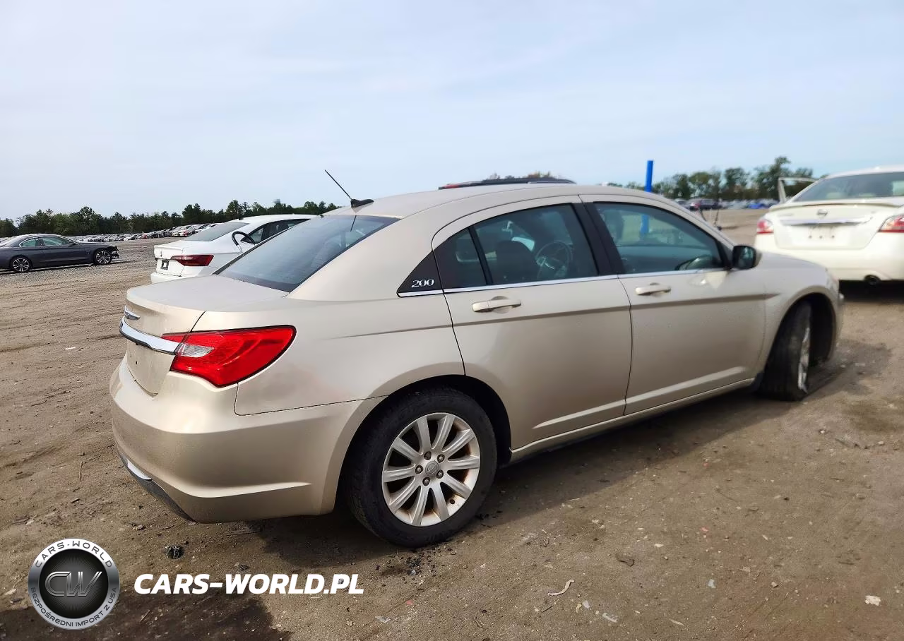 2014 Chrysler 200 Touring VIN:1C3CCBBGXEN114273 - 3