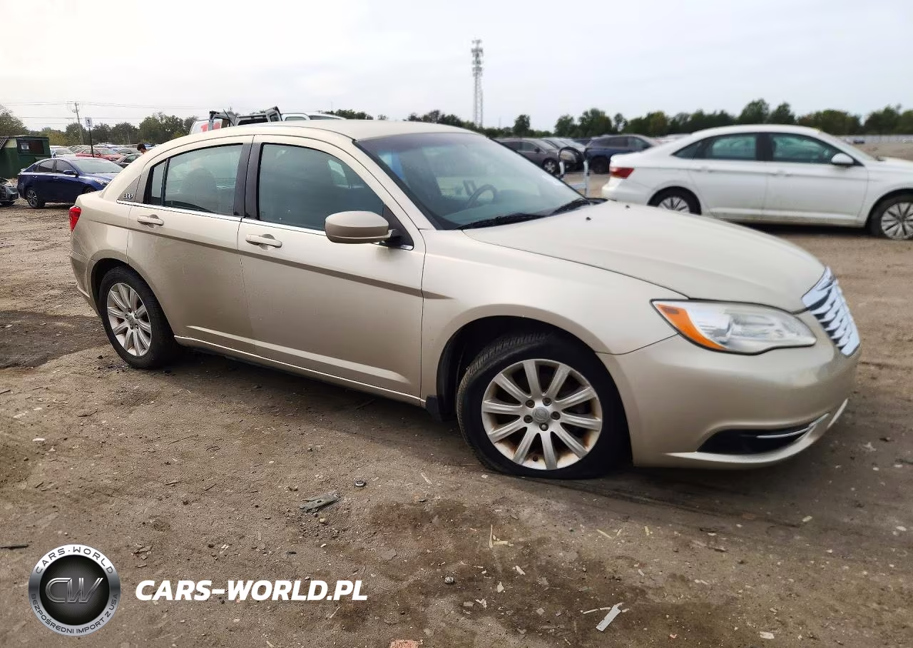 2014 Chrysler 200 Touring VIN:1C3CCBBGXEN114273 - 4