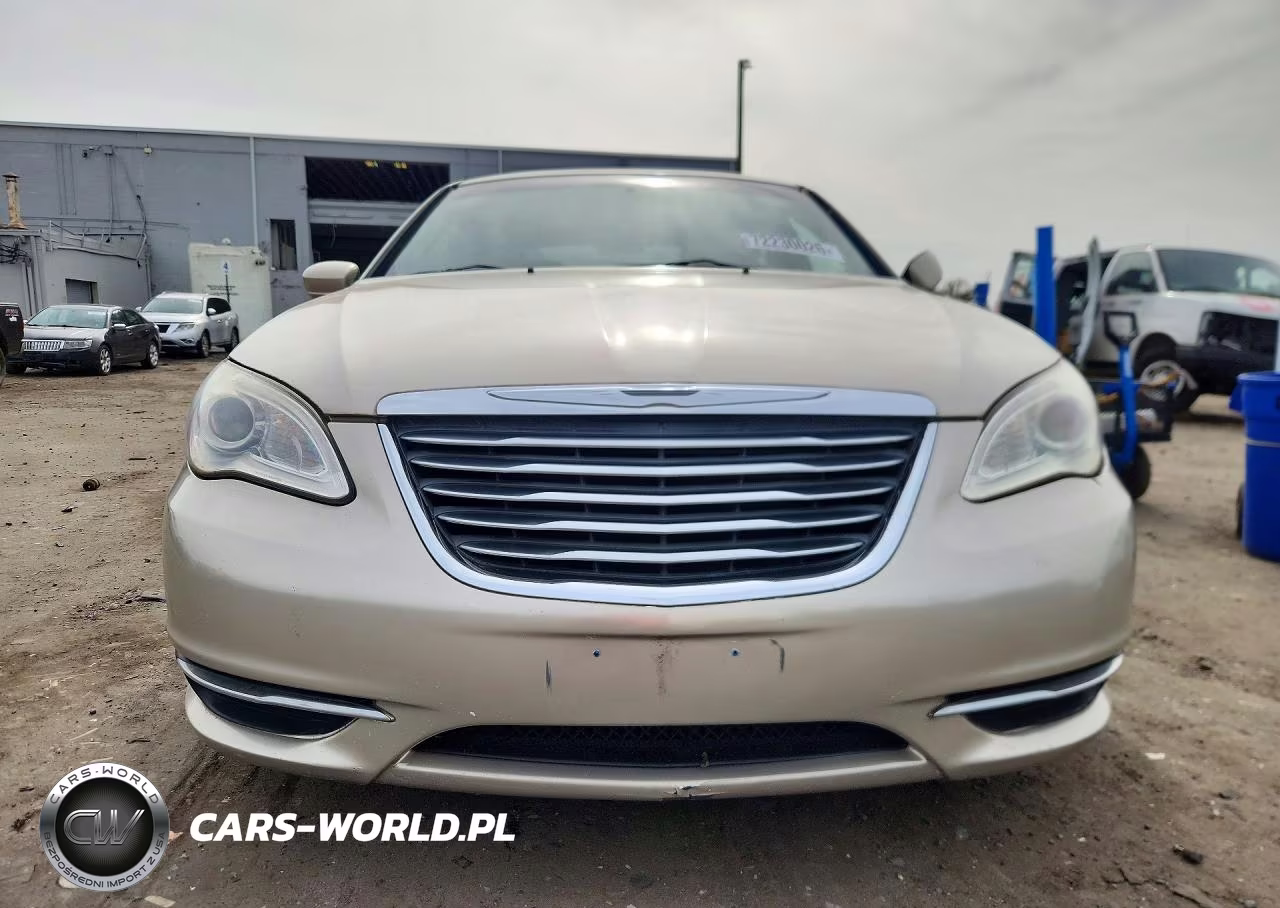 2014 Chrysler 200 Touring VIN:1C3CCBBGXEN114273 - 5