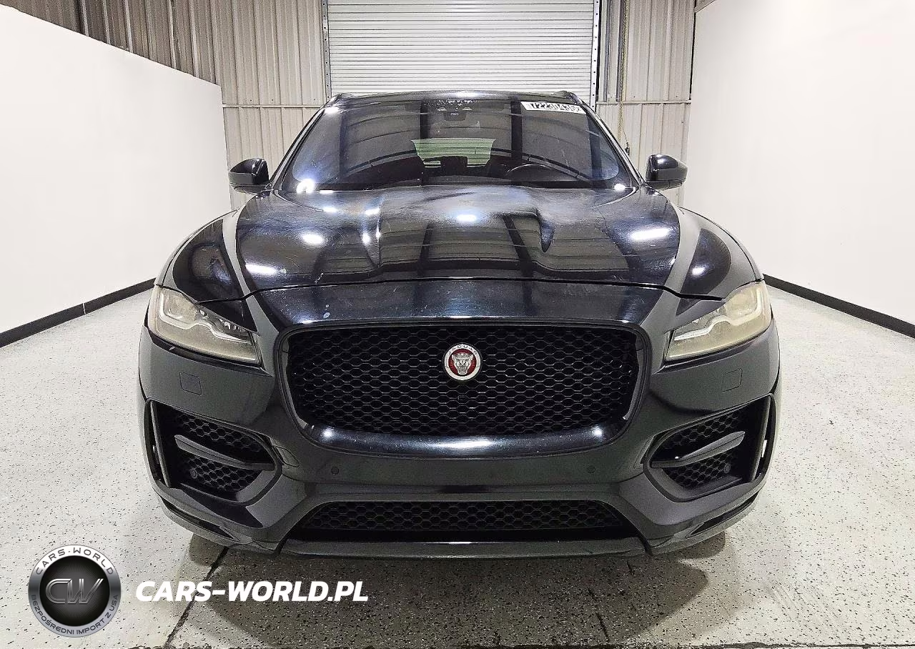 2018 Jaguar F-Pace R - Sport VIN:SADCL2GX6JA329434 - 5