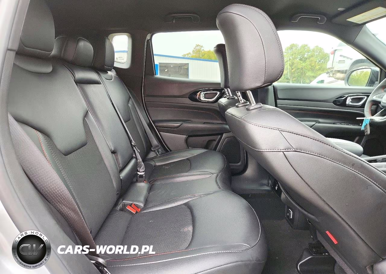 2026 Jeep Compass Trailhawk VIN:3C4NJDDN8TT182621 - 11
