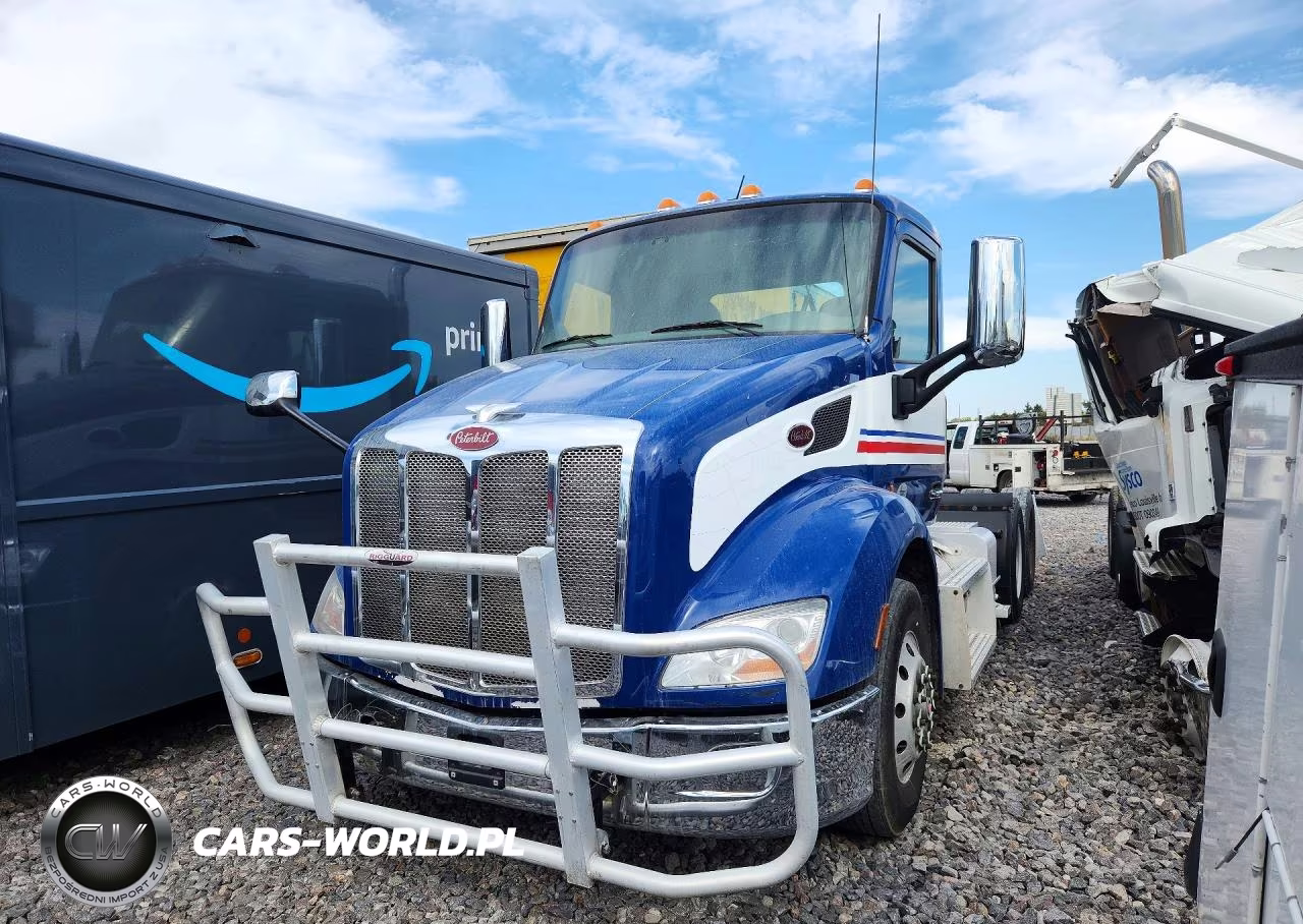 2017 Peterbilt 579 Semi Truck VIN:1XPBDP9X3HD358864 - 1