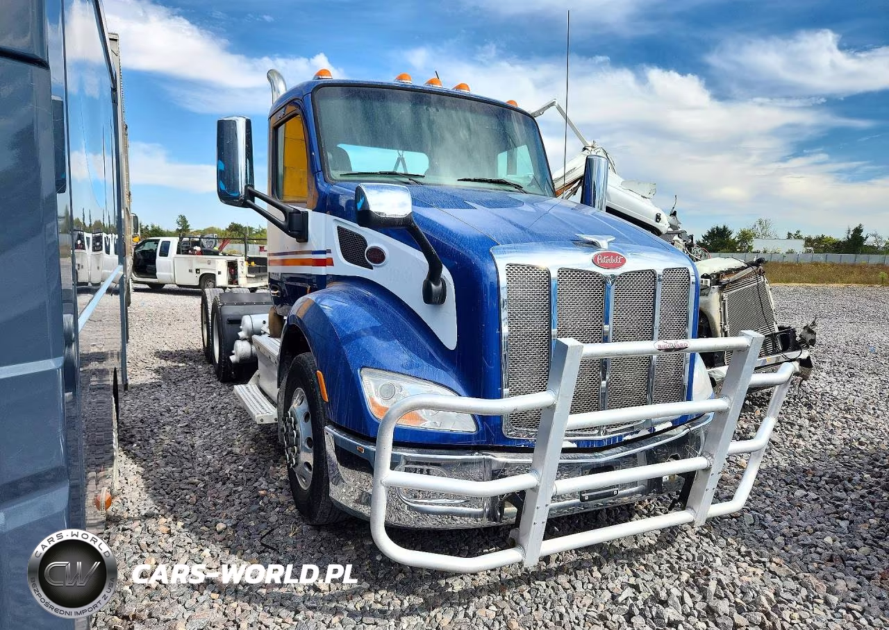 2017 Peterbilt 579 Semi Truck VIN:1XPBDP9X3HD358864 - 4