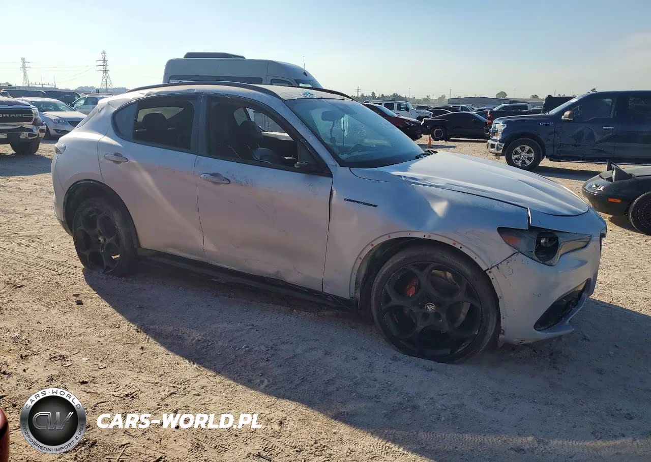 2024 Alfa Romeo Stelvio Ti VIN:ZASPAKBN8R7D75176 - 4
