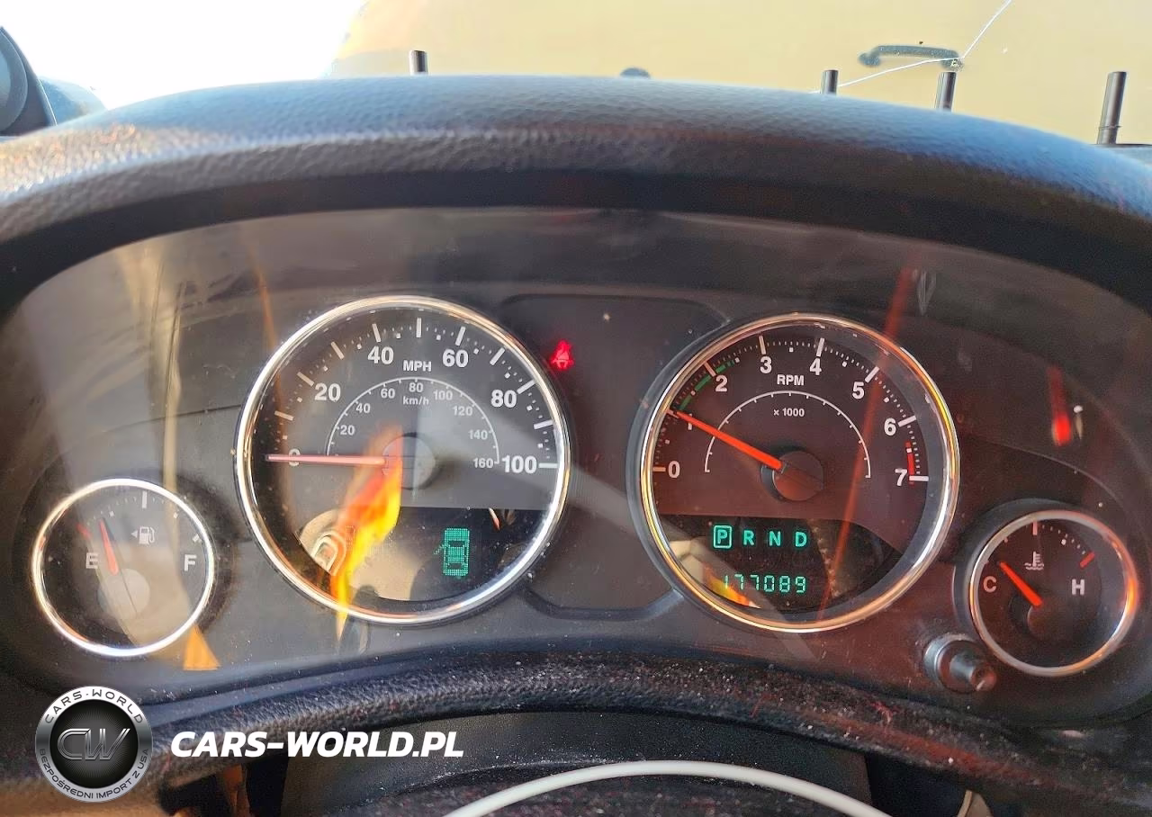 2014 Jeep Wrangler Unlimited Sahara VIN:1C4BJWEG5EL110854 - 9