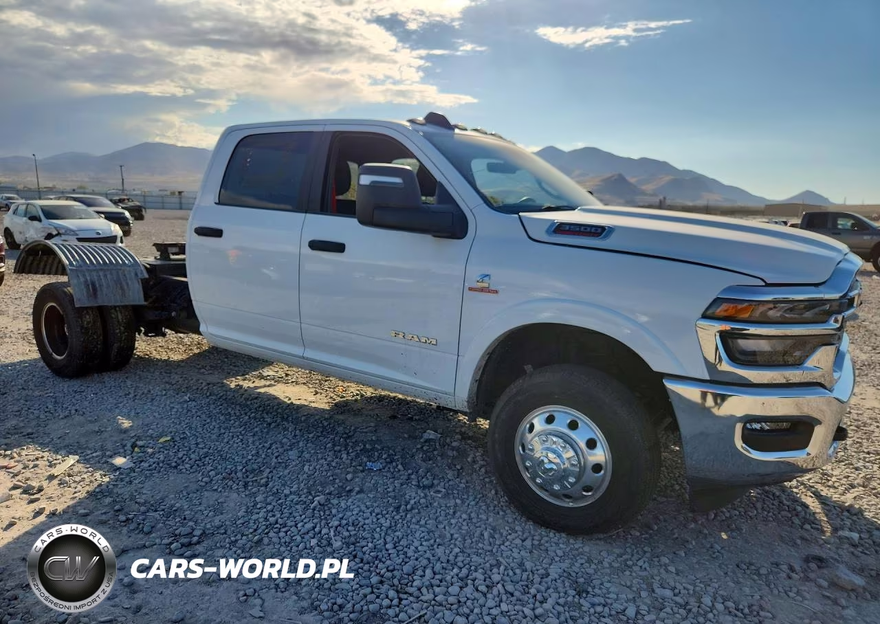 2025 Ram 3500 VIN:3C7WRTCL1SG586409 - 4