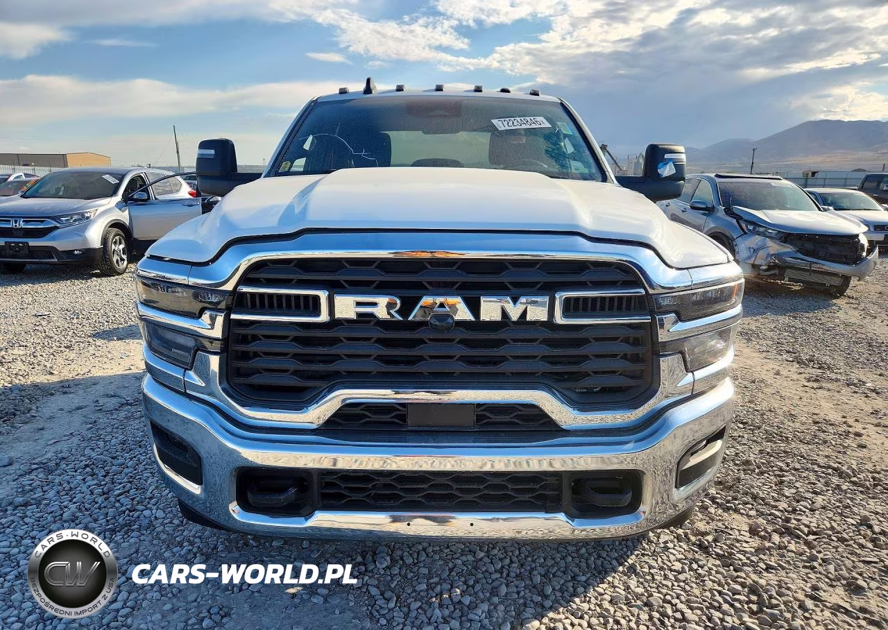 2025 Ram 3500 VIN:3C7WRTCL1SG586409 - 5