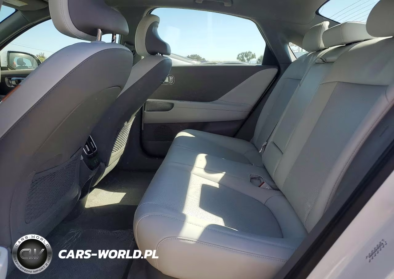 2023 Hyundai Ioniq 6 Limited VIN:KMHM54AA2PA035530 - 10